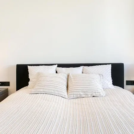Exklusivurlauben In Mit Großen Garten Und Schöner Südterrasse, 2 Sz Und 2 Bäder Apartamento