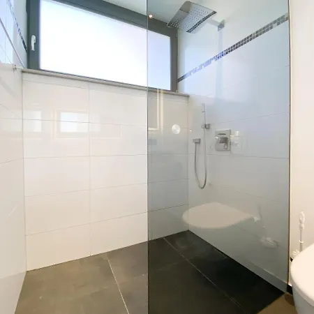 Exklusivurlauben In Mit Großen Garten Und Schöner Südterrasse, 2 Sz Und 2 Bäder *