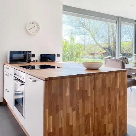 Exklusivurlauben In Mit Großen Garten Und Schöner Südterrasse, 2 Sz Und 2 Bäder *