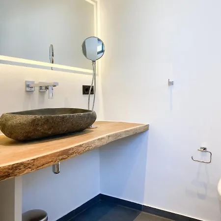 Exklusivurlauben In Mit Großen Garten Und Schöner Südterrasse, 2 Sz Und 2 Bäder *